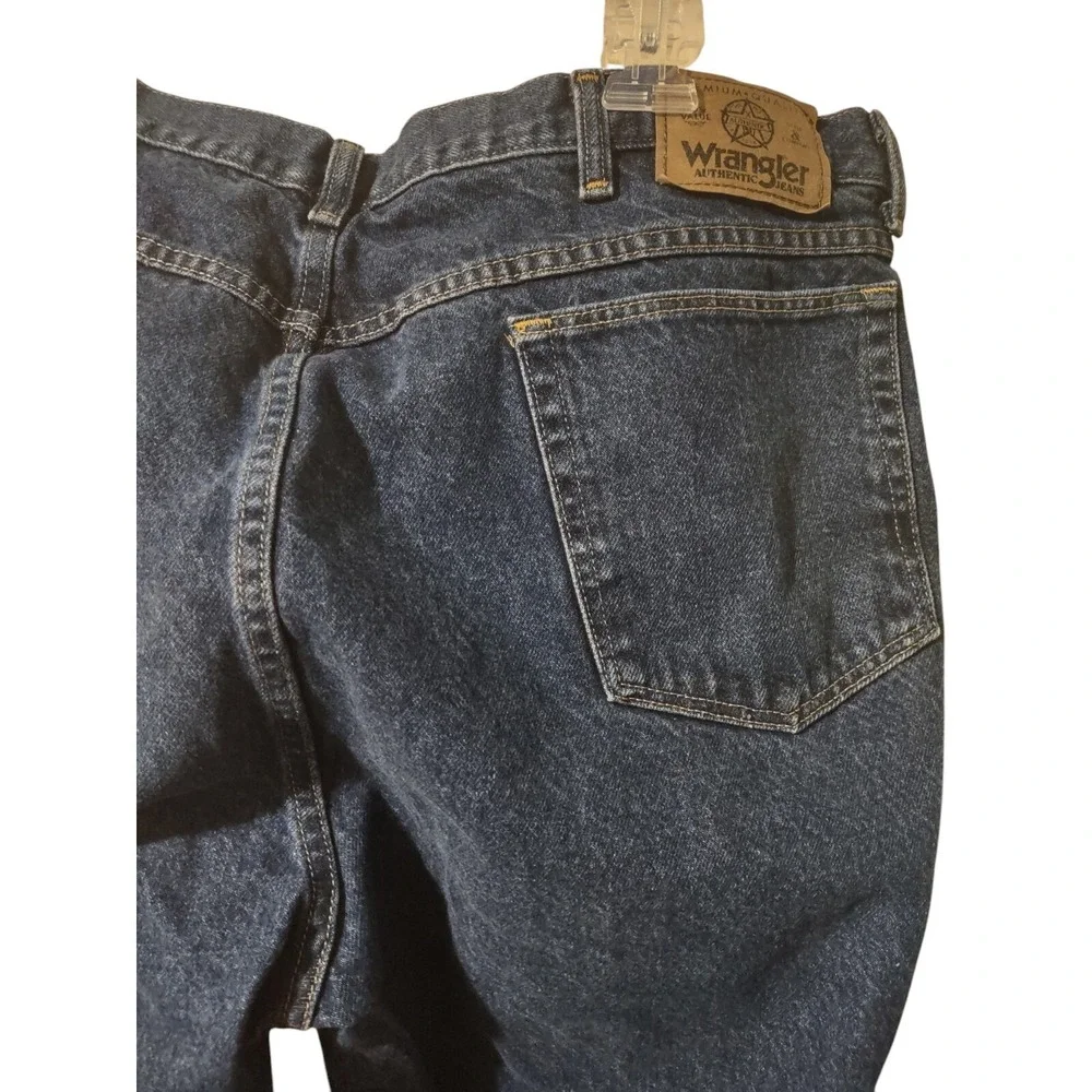 Wrangler Jeans Men's Size 42x30‎ Blue Straight Leg Denim Dark Wash 5 Pocket